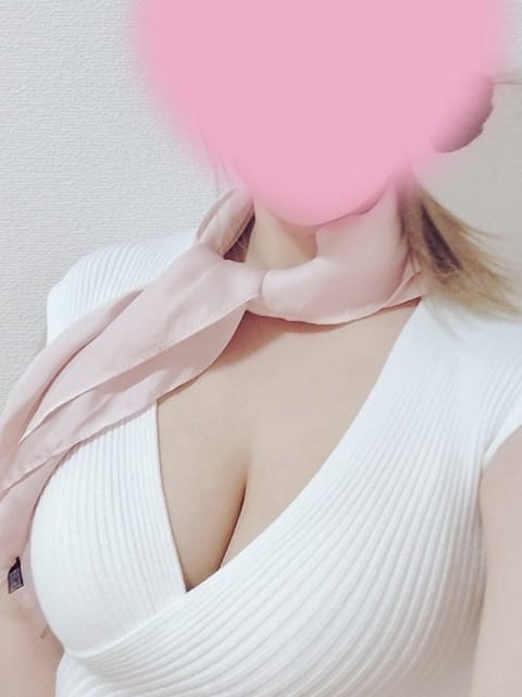 2025/12/30(火)
22時〜26時で出勤します✌🏻
エステ納め是非ゆみ🫧で〜‼️
ご予約お待ちしてます💞💞