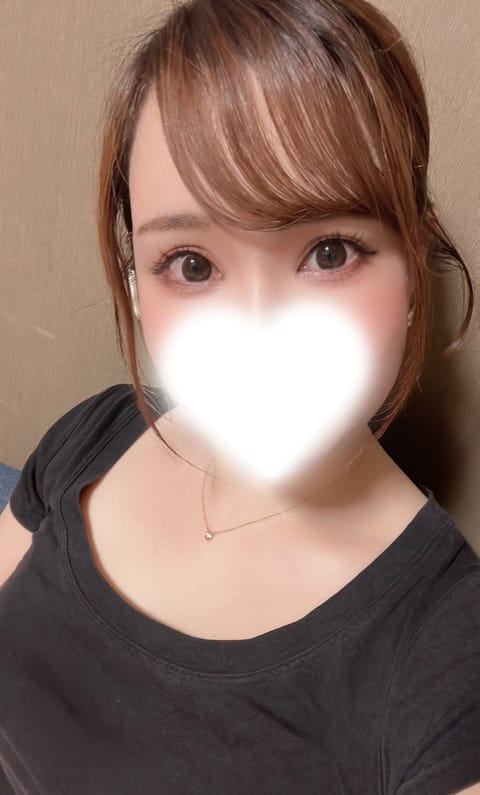 経堂room出勤しました🙋‍♀️✨

湿度で髪がやばい😭😭
今週美容室行って髪暗くするよん✨

12時〜ご案内🉑なので
