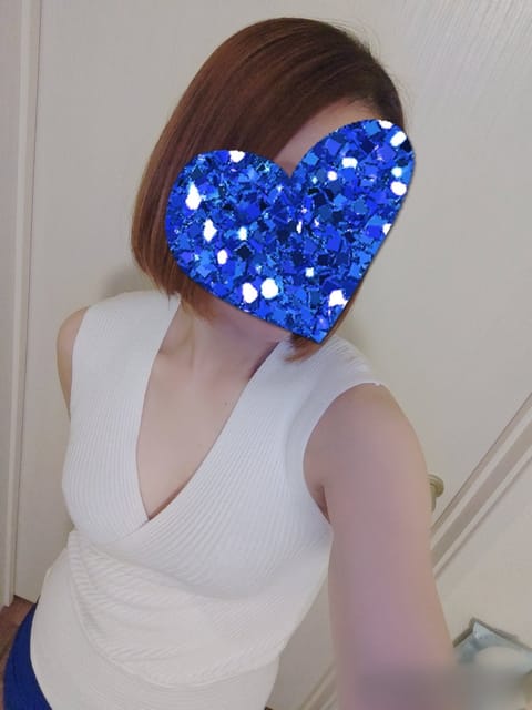 今日美容室行って髪切ってきたまこです🥰
本日19時〜24時
小山ルーム出勤します✨
お仕事帰りに疲れた体を癒して行きませ