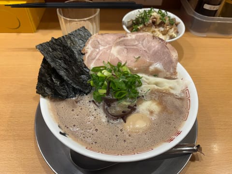 元気チャージ⭐️

📍赤坂　豚骨ラーメン和