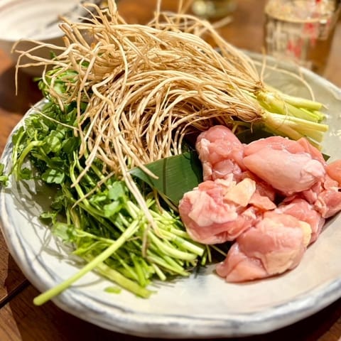 こんばんは！
今月初出勤です🥲

本日20時〜
お待ちしています₍ᐢ..ᐢ₎♡

写真は友達と食べたせり鍋🍲
初めて食べ