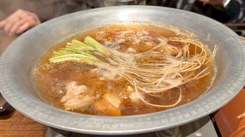 こんばんは！
今月初出勤です🥲

本日20時〜
お待ちしています₍ᐢ..ᐢ₎♡

写真は友達と食べたせり鍋🍲
初めて食べ