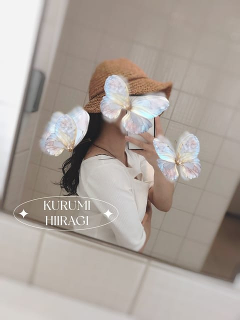 昨日は満枠、
ありがとうございました😮🫶🏻
日付変わって今日は少し短めですが
12:00〜16:30で勤務します！

9