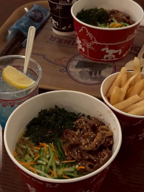 出勤しました〜！

この前ディズニーに行ってきました！
冷麺すっごく美味しくておすすめです✨

事前ご予約ありがとうござ