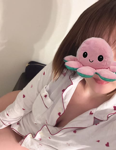 こんばんは！
今週入って天気が安定しないですね☔️💦

そんな本日は
2200-0330
三田ルーム出勤します

雨宿り