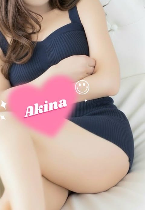 こんにちは☀️
大津ルーム到着です！

お休み明けでちょっと眠い💤
けど頑張ろ♡

今日から世間は3連休なんだっけ？
お