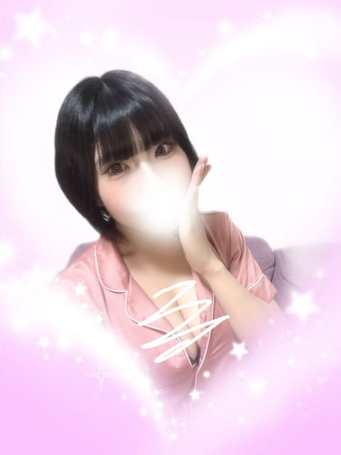皆様こんばんは〜😊

本日18:00~23:00です📣

突然の雨や雷やらで、あいにくのお天気ですが お出かけの方は気を