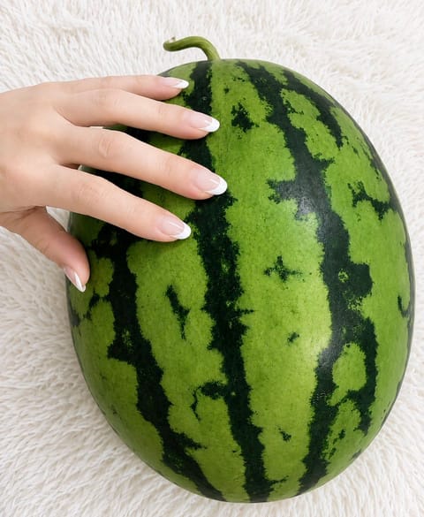 飛んだけど4玉目〜(*´ω`人)~♬
🍉ｽｲｶｧ(「🍉･ω･)｢🍉
大きさ分かるかと指入れてるけど分かりにくい！！6kg