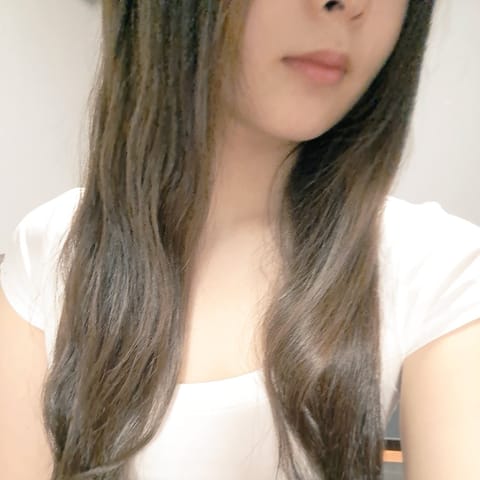 こんばんは🌛
今日も調布ルームにいます🙋‍♀️
⏰20時半〜2時
12月末に髪色を黒に染めたはずなのに
1ヶ月でもう茶色