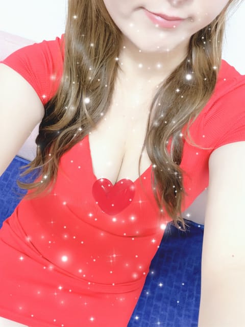 こんにちは✨
今日は朝から雪降ってますね
❄️🥺
雨よりは雪降ってくれると
嬉しいです☺️

昨日は体調不良でお休みさせ