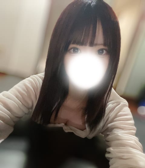 昨日台風やばそうだったのでお休み頂いたのですが、今日は5:00まで赤坂います🐰🩷