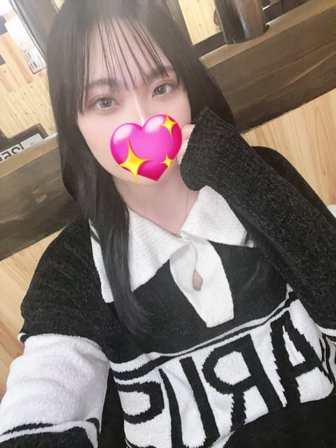 🎀ོ出勤してます🎀ོ

日数増やしたのでお兄様の
                         お誘い待ってるね♡♡