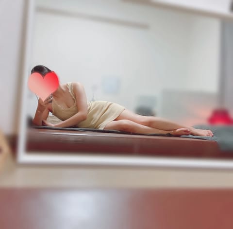 こんにちは☀️
本日も24時まで出勤です！

ずっと暑くて外に出るのが億劫😣
お部屋涼しくしてお待ちしてます🎐

水分と