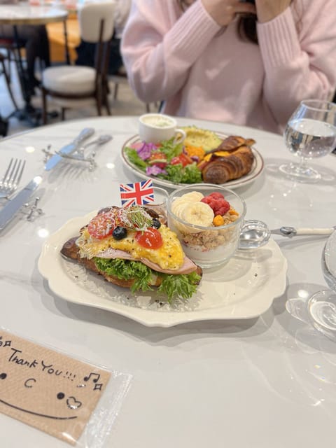 今日のお休みはお友達とランチしながらたくさんお話しして楽しかったよ〜🍽🎶⟡.· この業界で出来たかけがえのないお友達🫶🏻