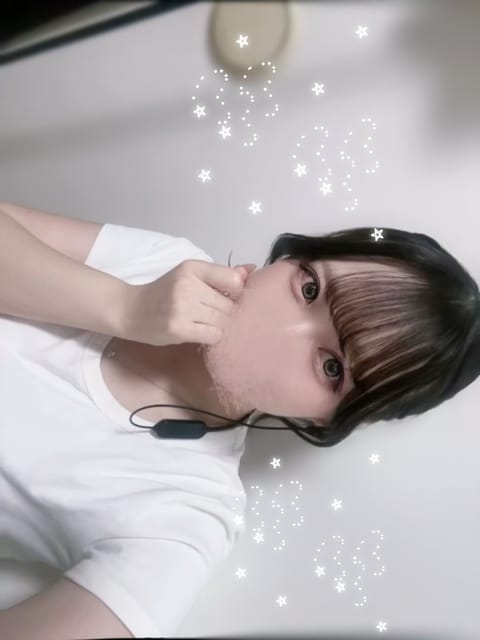 18-24
予約してくれてるお兄さん会えるの楽しみです！
本日限定❤️赤い目❤️でお待ちしてます😻(移りません)