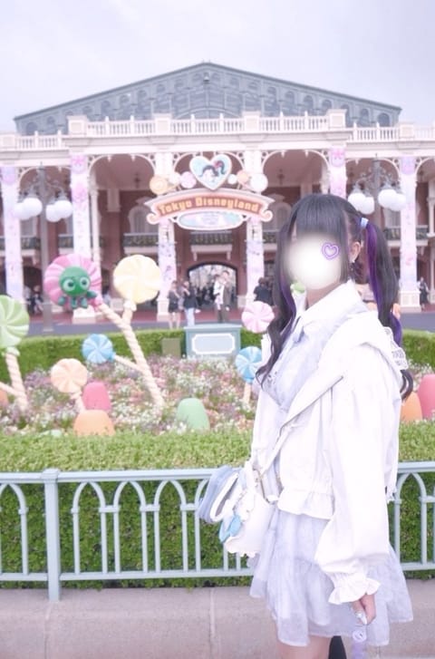 本日22-4でいます！
またインナー紫に染めたから見に来てくれると嬉しいな👀💜