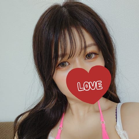 こんばんは🌙
つぎの出勤予定です！
🈳13(金)21時半～0時
🈳14(土)21時～2時
ご予約はDMにてお取りします💁