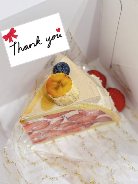 本指名さま、今日も差し入れありがとう🍰

中まで苺ぎっしりで美味しかった〜🍓✧