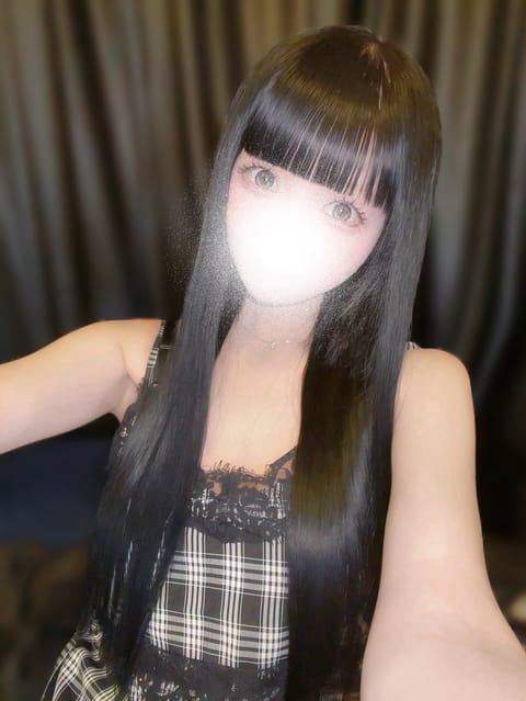 美容院から帰宅🖤黒髪になったよーん🖤