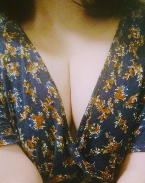 こんにちは🥰
本日5月16日は14～21時でお部屋にいます☺️癒されにぜひいらしてください！

5月ですがどんどん日が出
