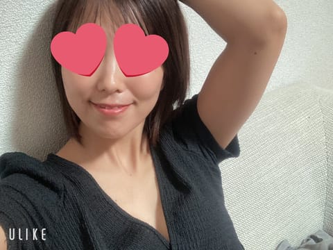 出勤してますー！21時半頃まで空いてますー！よかったらきてくださいね♡
22時からのお客様もお待ちしてます^ ^