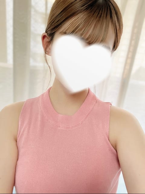 こんばんは🌙🤍お久しぶりです！
本日19:00~23:00まで出勤しております🫡
ご予約お待ちしてます♡♡