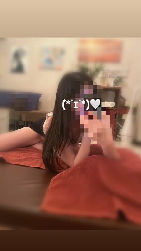 おつかれさまです✨

［　本日出勤してます！　］

今日は一段と冷えますね💦
そんな時は苗木と暖まりませんか？

本日🈳