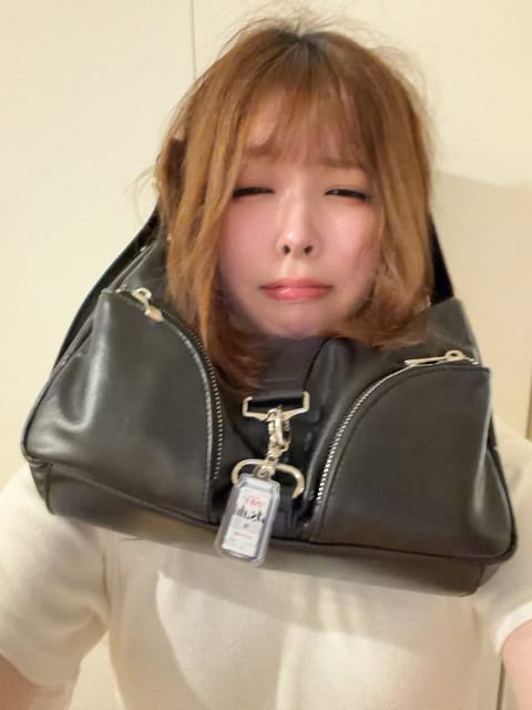 ねぇ待ってバックあった😭😭😭😭😭
マジ神本当に嬉しい😭😭
JAPAN！！！！！！！！！！

本日➡️17:10〜⭕️
テ