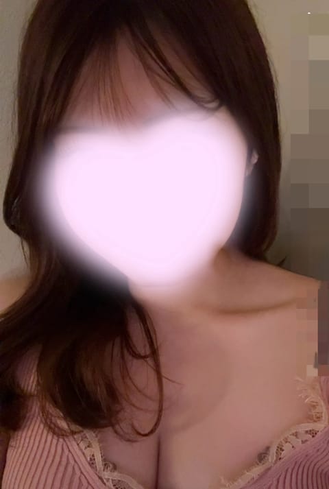 出勤しました🎀
今日もよろしくお願いします♪

16:30〜18:30 🈵

18:45〜🈳あります！

お待ちしてます