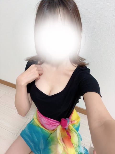 本日からリフレアでお世話になります、えまです🤭
本日1:00まで出勤なので、よかったら遊びに来てください✨