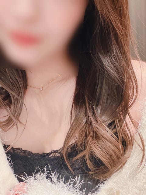 こんばんは✨
明日は出勤日です！
19:00 🈵
20:45〜⭕️

お誘い待ってるね♡
まだ週半ばですが、週末まで頑張