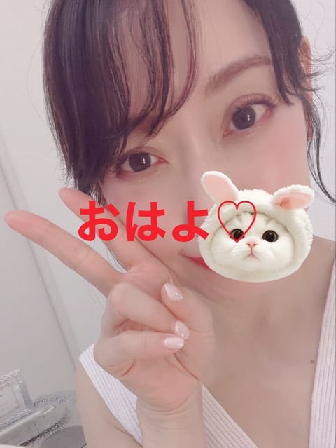 おはよ♡
昨日もお越しくださいましたみなさまありがとうございます🥰🥰
実は少しイメチェンしたのですが💇‍♀️気づいてもら