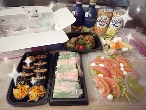 定期的に会いに来てくれる方から
お誕生日をお祝いしてもらったあ🎉

パーティしたいってれなのわがまま

叶えてくれてあり