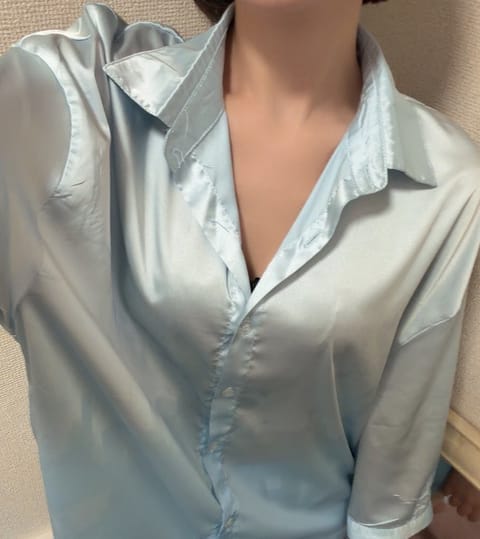 こんばんは🌙*ﾟ
なぎ本日も出勤しています(♡ᴗ͈ˬᴗ͈)
この後のお時間ご予約可能ですのでお誘いください💖
王子で待っ