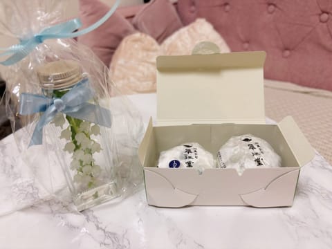 こんばんは₍^.  .^₎ฅ⋆⭒˚｡⋆やっと一息🌙

最近いただいたもの🍨💐
凍らせて食べるアイスに、大福とすずらんのお