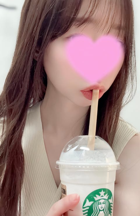 むかしポロッと、スタバではいつもアーモンドミルクに変更してる♪
ってお話したことを覚えていて、いつもアーモンドミルク変更