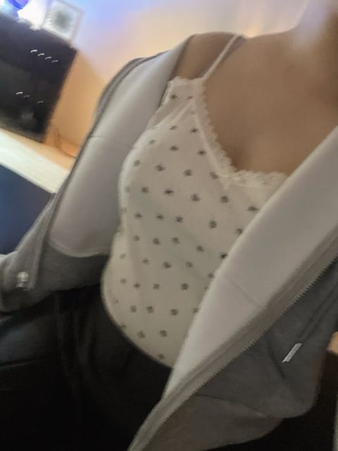 今日は週の折り返しだね
お疲れ様だよ🥹
毎日頑張ってるみんなの心も体も沢山ほぐしちゃうぞ〜！
予約枠空いてますので
良か