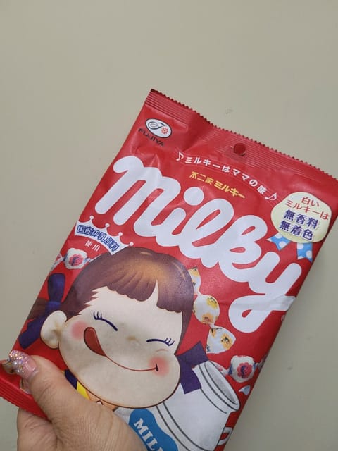 ミルキー🍬ってあんまり食べなぃんダケド…ぃっもょりパッケージが可愛くて♥️買ってしまったぁ(笑)😁　
なんかこっちまで微