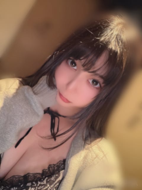 3/30(月)12:00-20:00

最短13:45〜ご案内可能です🙆‍♀️

今日暖かいというより
ちょい暑いでは🫠