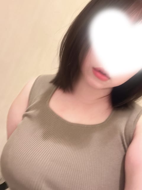 出勤します🫶

今日のご案内 ·͜·ꕤ︎︎
14:00〜15:40 🈳
18:20〜　🈳
お仕事帰りなどに良かったら遊び