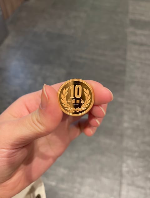 平成4年のなのにピカピカの10円玉げっとした✨