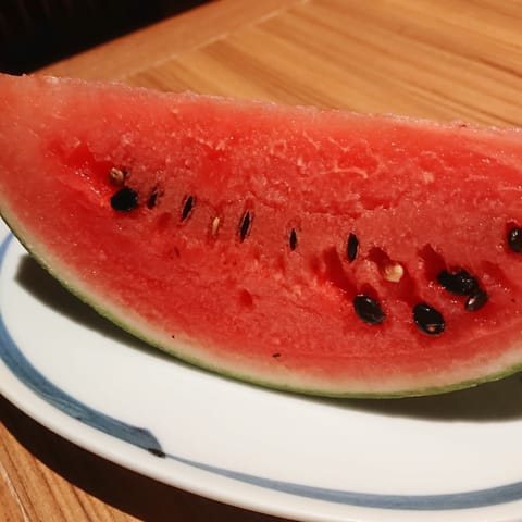 本物のスイカ🍉

8/17(月) 関内店です🐘
15時45分～空いております(^^)/

＃関内 ＃メンズエステ
