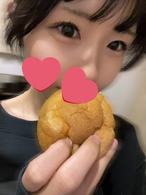 逢いにきてくれたお兄さんありがとうございました！
シュークリームもらった☺️美味しい🤤

明日は12:00-18:00で
