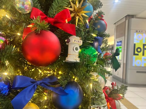 今日はXではなく
こっちを更新しちゃう☺️🙌🏻🎶

おはようございます☀️

浜松駅にクリスマスツリー🎄を
発見～👧🏻！