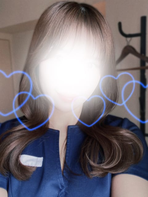 \ ｺﾝﾆﾁﾜ /
うららです🍒
本日13:00～ 出勤します🪽

最近、春？初夏？🌸🎐
って悩ましいほどお天気最高〜❣