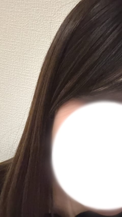 出勤してます^ - ^
急に寒くなって毎日洋服選びに困っちゃうよ😅