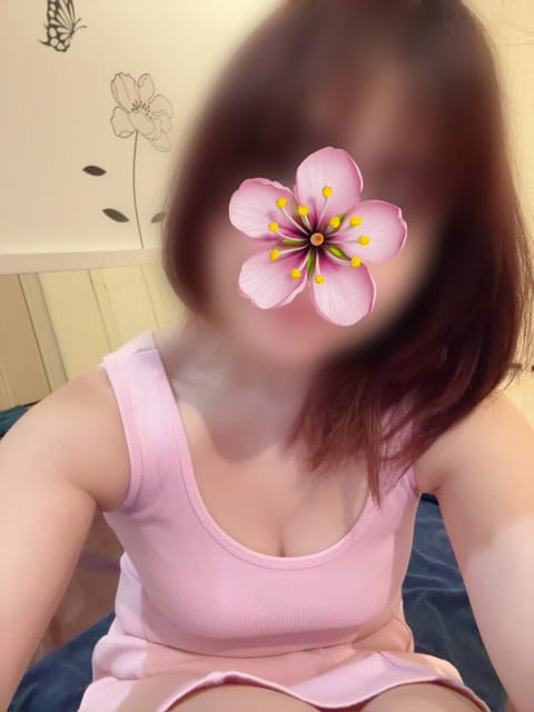 初めまして。
本日入店いたしました佐倉と申します🌸

やわらかい時間も、
少しだけ秘密な時間も
そっと預けてもらえたら嬉