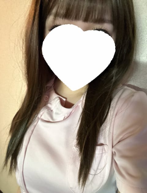 こんばんは💐
本日19時から出勤です❣️
一緒に土曜日楽しみましょ〜🥰
ご予約お待ちしてます🤍