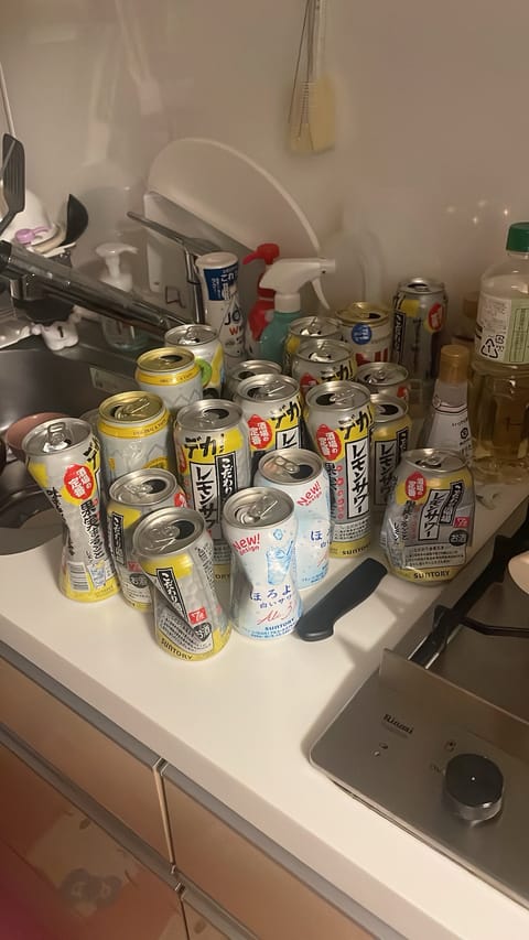 【趣味は女風通い】
友達とお互いの本指を呼んで4人で馬鹿みたいに飲んで推しの手料理食べて
友達のお家から推しを自分の家に