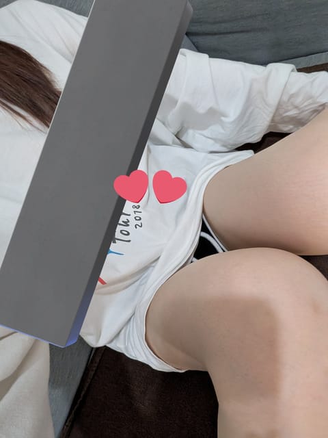 こんにちは🍓
本日も元気に出勤します🪄✨️

よく着てる部屋着が2018年のツアーTなのちょっとやばいかも色褪せすぎ笑笑